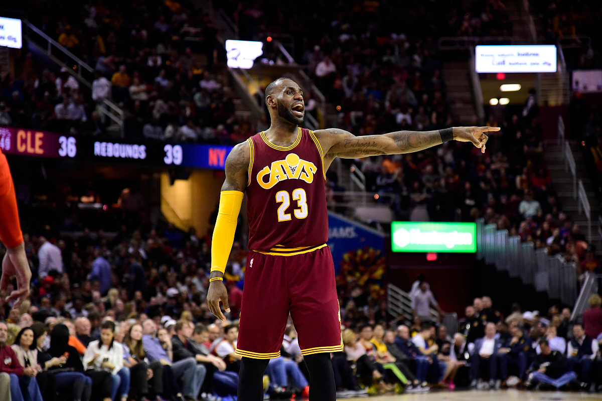 詹姆斯在MAD比赛中惊艳表现凯恩关键时刻战术调整，媒体一致点评：今夜布莱顿备战英超