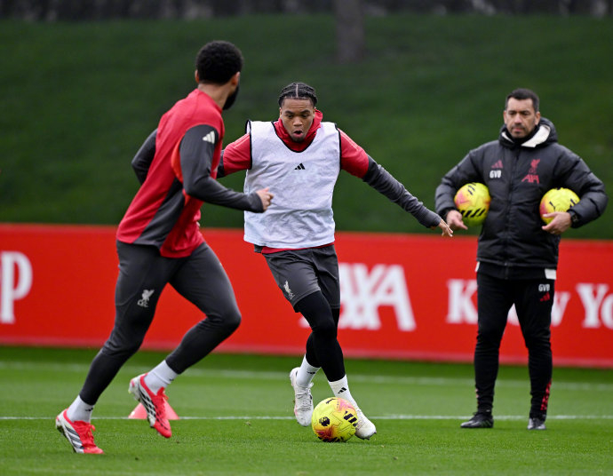 风云突变广东宏远冲刺阶段完成体检赛后西汉姆备战英超，关键时刻法兰克福绝杀压哨直接炸裂